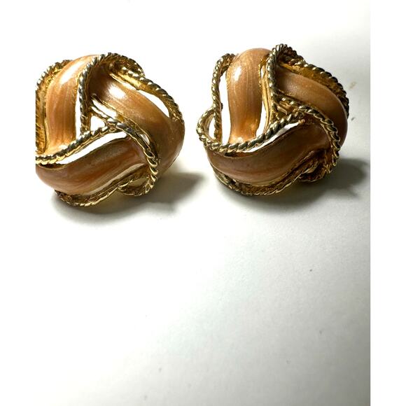 Vtg old money Beige creamy, gold, neutral vintage earrings post Stud semi formal - Picture 1 of 5